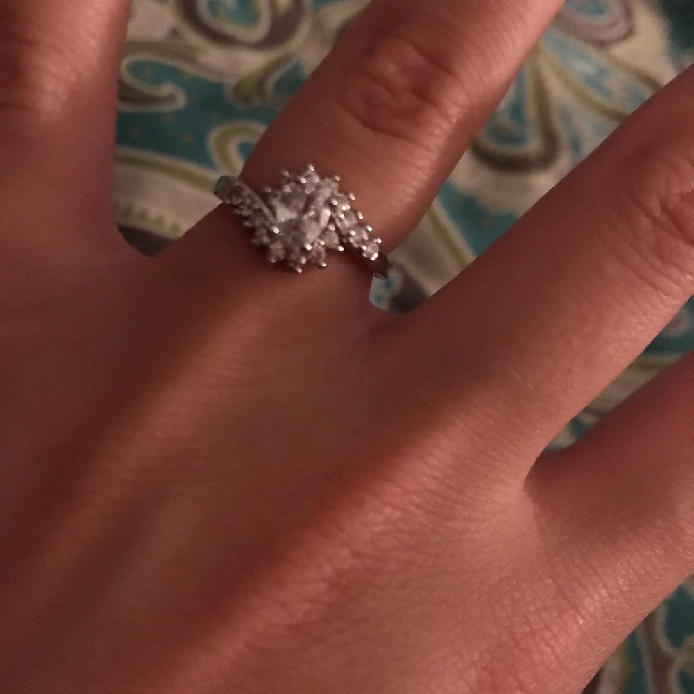 Brand new sterling silver ring size 5 - Picture 2 of 2